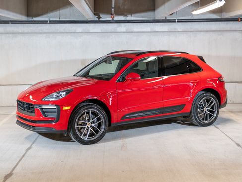 Certified 2024 Porsche Macan AWD/4WD image 1