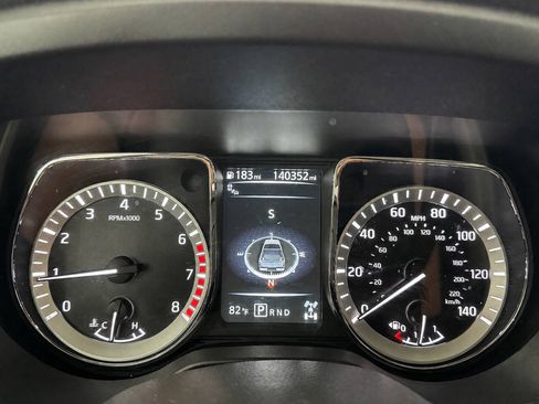 Used 2018 Nissan Titan SV w/ SV Convenience Package AWD/4WD image 2