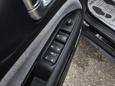 Used 2022 Jeep Compass Latitude w/ Convenience Group FWD image 15