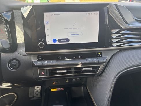 Used 2025 Toyota Camry SE image 18