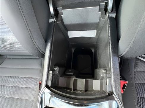 Used 2019 Ford Edge SE image 20