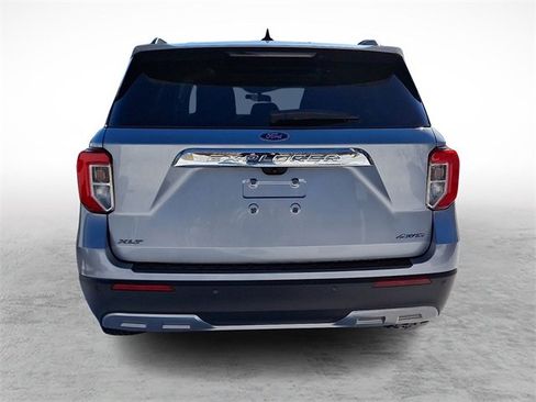 Certified 2022 Ford Explorer XLT w/ Equipment Group 202A image 5