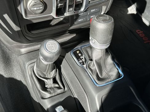 Used 2018 Jeep Wrangler Unlimited Sport S AWD/4WD image 22