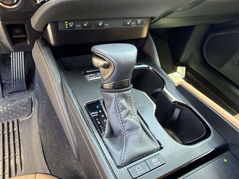 Used 2024 Lexus ES 300h w/ Premium Package FWD image 20