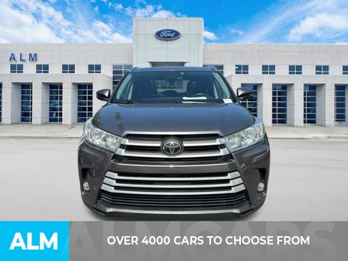 Used 2018 Toyota Highlander XLE FWD image 2