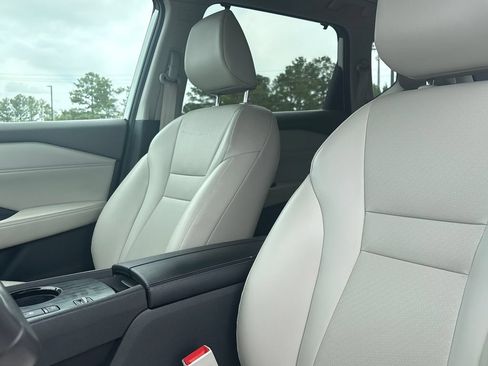 Used 2023 Nissan Rogue SV w/ SV Premium B Package FWD image 4