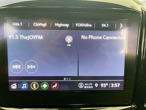 Used 2023 Chevrolet Traverse LT FWD image 13