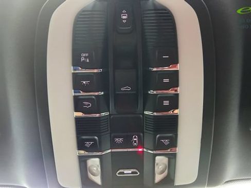Used 2024 Porsche Macan w/ Premium Plus Package AWD/4WD image 72