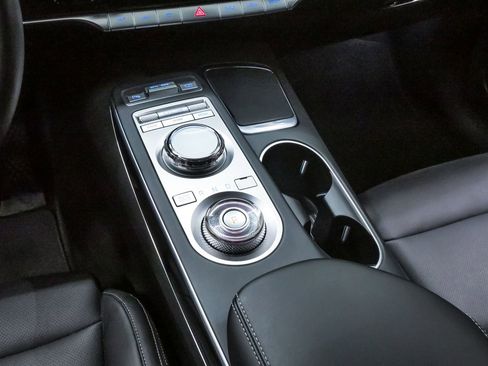 Certified 2023 Genesis GV70 2.5T AWD/4WD image 18