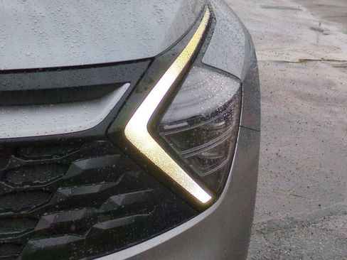 Certified 2024 Kia Sportage LX image 10