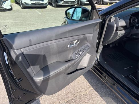 Used 2025 Nissan Sentra SV FWD image 18