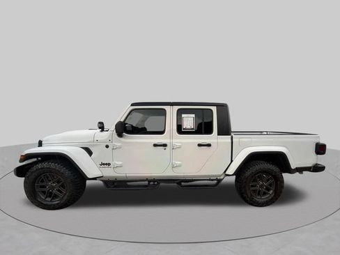Used 2025 Jeep Gladiator Sport AWD/4WD image 8