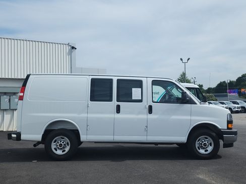 Used 2025 GMC Savana 2500 w/ Driver Convenience Package RWD image 6