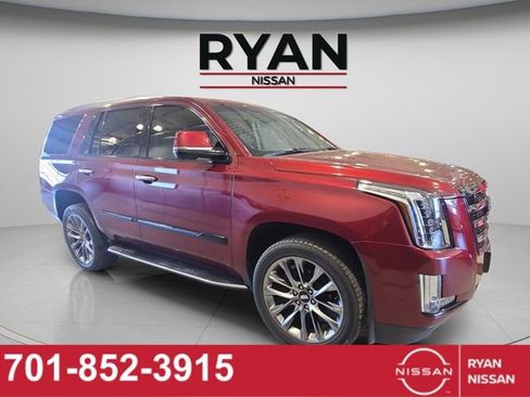 Used 2019 Cadillac Escalade Luxury w/ Escalade Sport Edition image 19