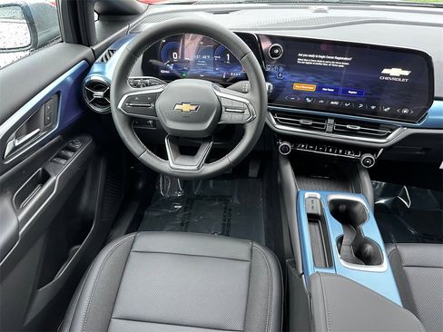 New 2026 Chevrolet Equinox EV LT image 17