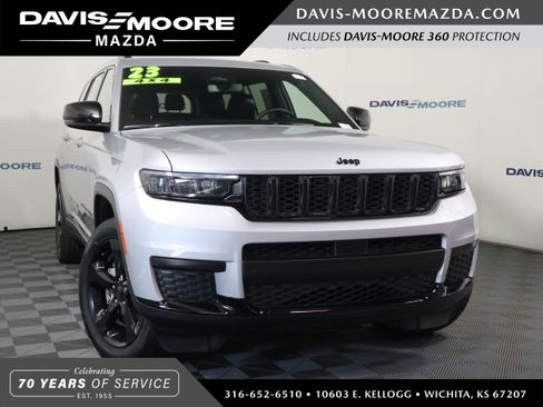 Used 2023 Jeep Grand Cherokee L Laredo image 1