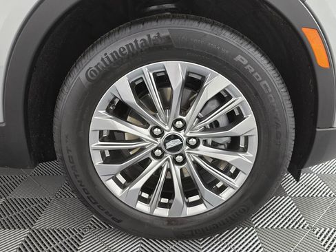 Used 2024 Cadillac XT4 Premium Luxury image 9