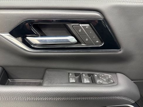 Used 2025 GMC Yukon Denali image 21