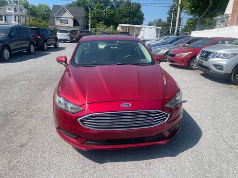 Used 2018 Ford Fusion SE FWD image 3