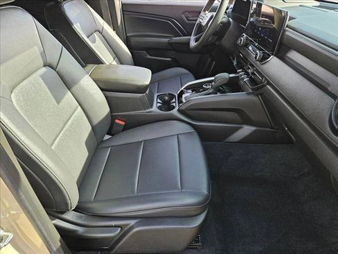 Used 2024 Chevrolet Colorado Trail Boss image 18