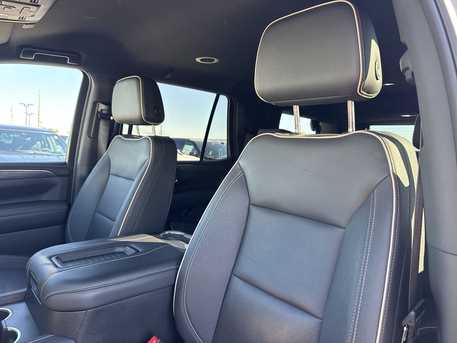 Used 2023 GMC Yukon SLT w/ SLT Luxury Package AWD/4WD image 25