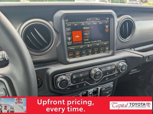 Used 2023 Jeep Gladiator Sport AWD/4WD image 19