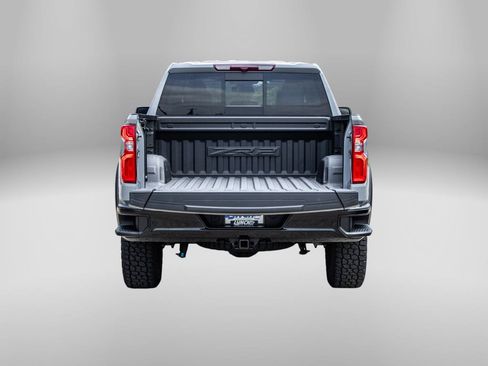 Used 2024 Chevrolet Silverado 1500 ZR2 AWD/4WD image 7