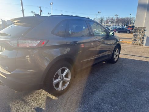 Used 2017 Ford Edge SE image 2