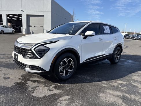 Used 2025 Kia Sportage LX image 5