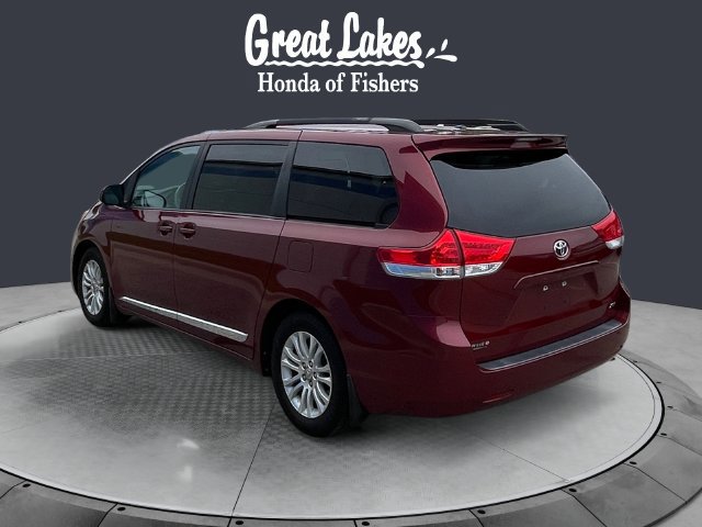 Used 2012 Toyota Sienna XLE FWD image 3