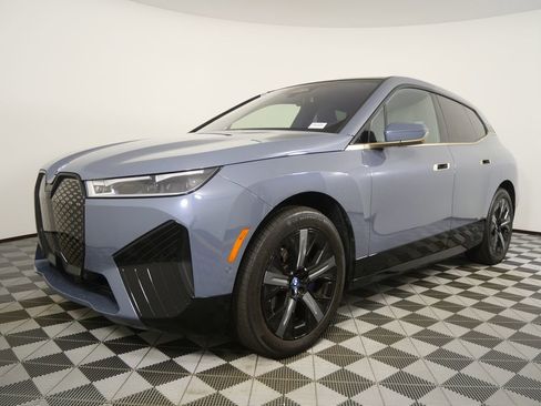 Certified 2023 BMW iX xDrive50 w/ Sport Package AWD/4WD image 7