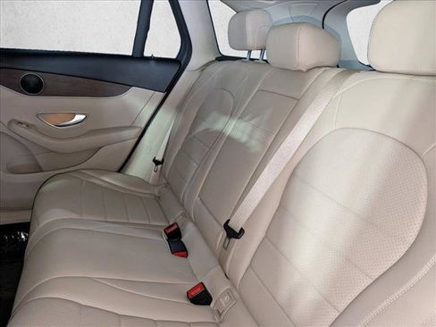Used 2021 Mercedes-Benz GLC 300 4MATIC image 18