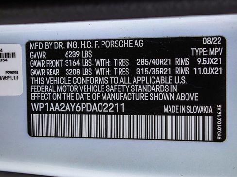 Used 2023 Porsche Cayenne w/ Premium Package AWD/4WD image 14
