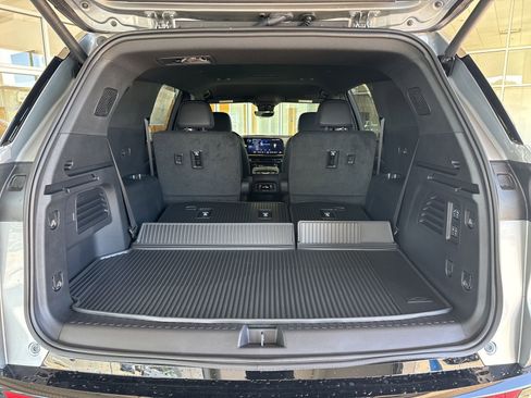 New 2026 Chevrolet Traverse RS w/ LPO, Floor Liner Package image 12
