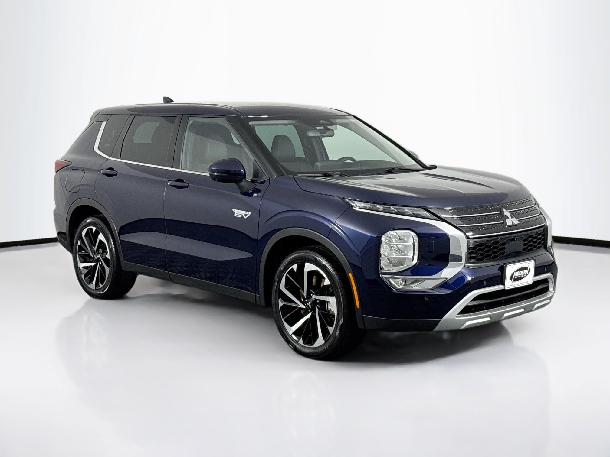Used 2023 Mitsubishi Outlander SE AWD/4WD image 2