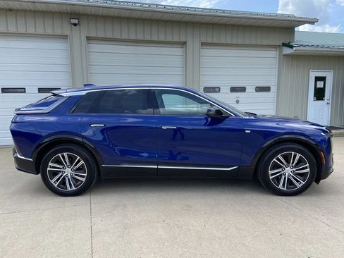 Used 2024 Cadillac Lyriq Luxury AWD/4WD image 7