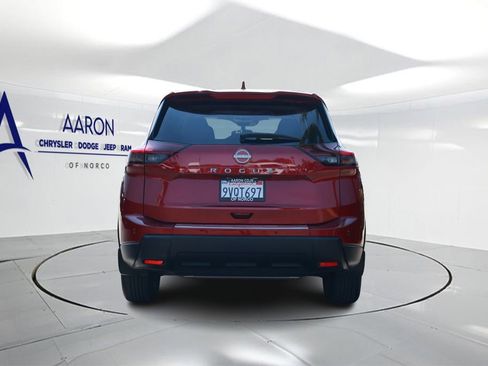 Used 2025 Nissan Rogue SV FWD image 3