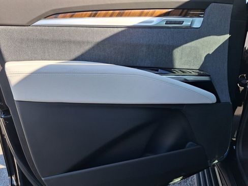 New 2026 Cadillac Escalade ESV Platinum Sport w/ LPO, ONYX Package image 36