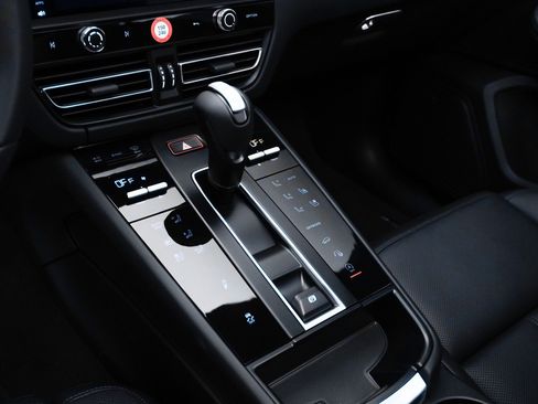 Certified 2023 Porsche Macan Turbo AWD/4WD image 24