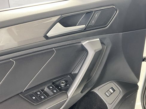 Used 2022 Volkswagen Tiguan SE image 17