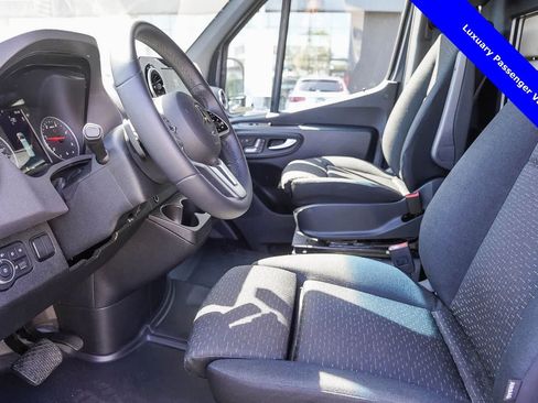 Used 2024 Mercedes-Benz Sprinter 2500 image 98