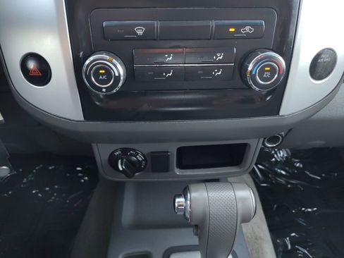 Used 2014 Nissan Frontier SV image 4