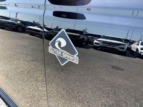 Certified 2025 Ford Bronco Outer Banks AWD/4WD image 11