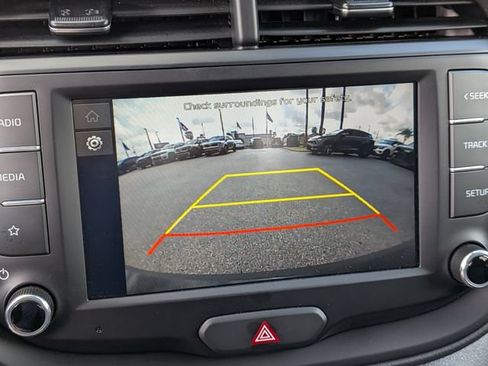 Certified 2025 Kia Soul LX w/ LX Technology Package FWD image 21