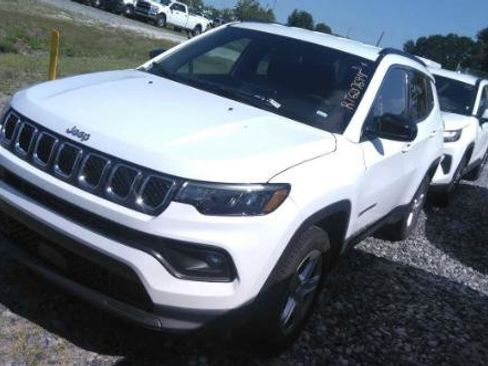 Used 2024 Jeep Compass Latitude AWD/4WD image 9