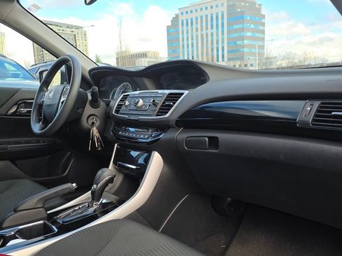 Used 2016 Honda Accord LX image 12