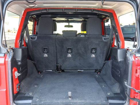 Used 2018 Jeep Wrangler Unlimited Sport S image 9