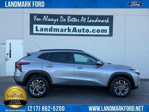 Used 2025 Chevrolet Trax LT image 1