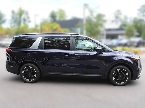 New 2025 Kia Carnival EX image 17