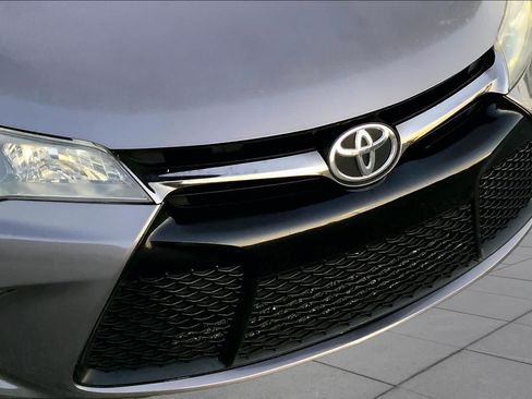 Used 2017 Toyota Camry SE FWD image 29